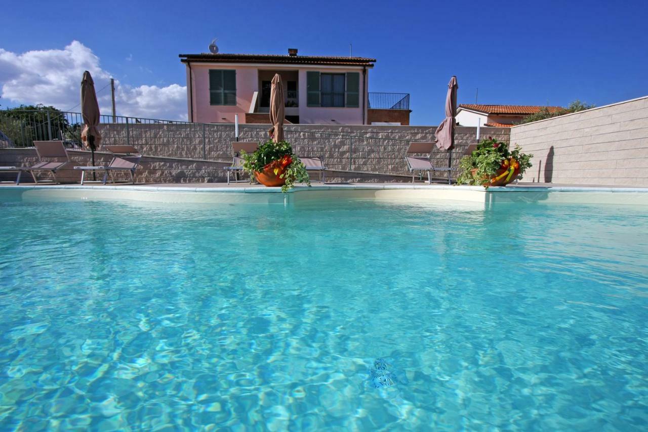 La Collina Del Girasole Villa Montecastrilli ภายนอก รูปภาพ